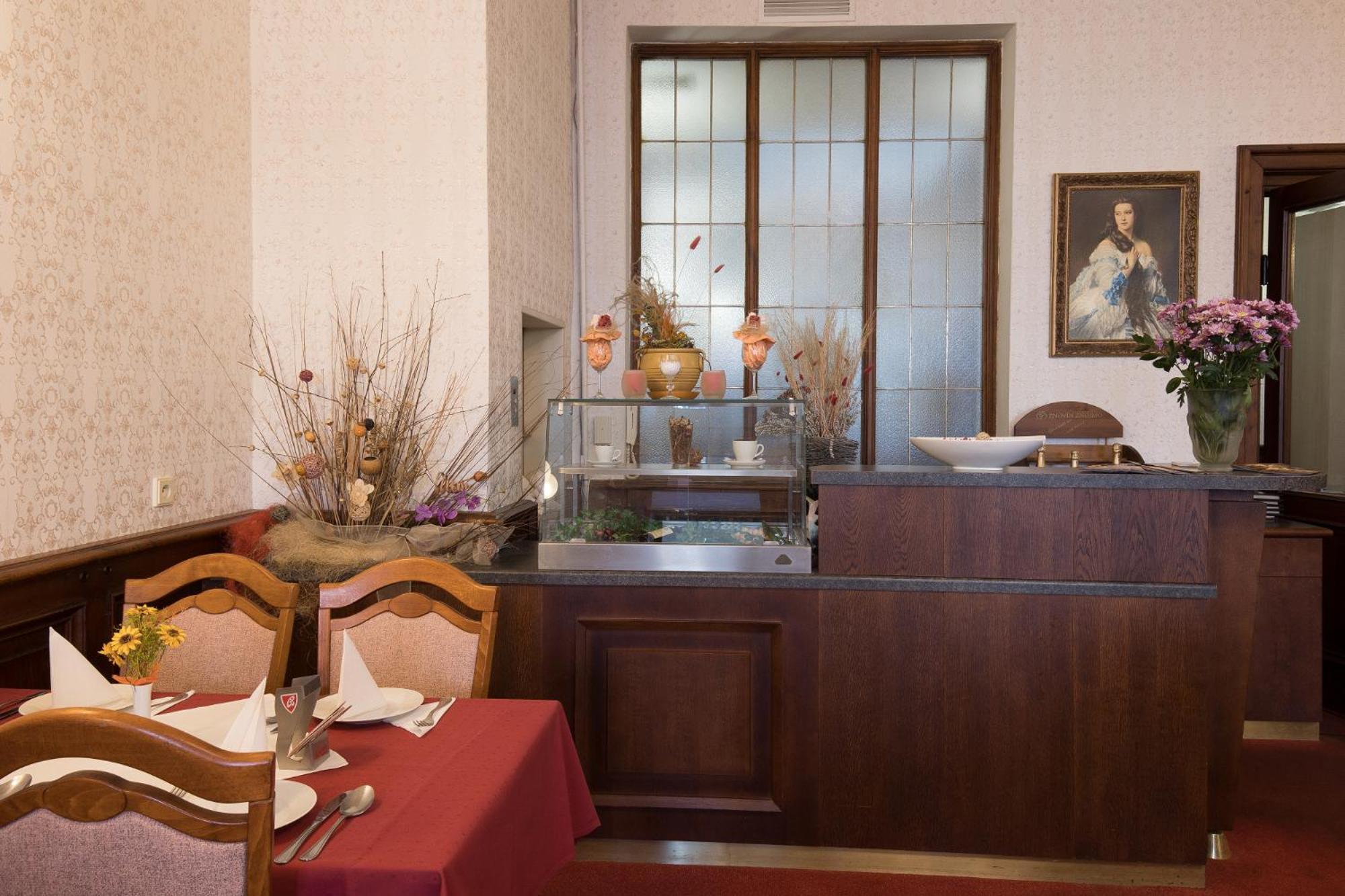 U Cerneho Orla Hotel