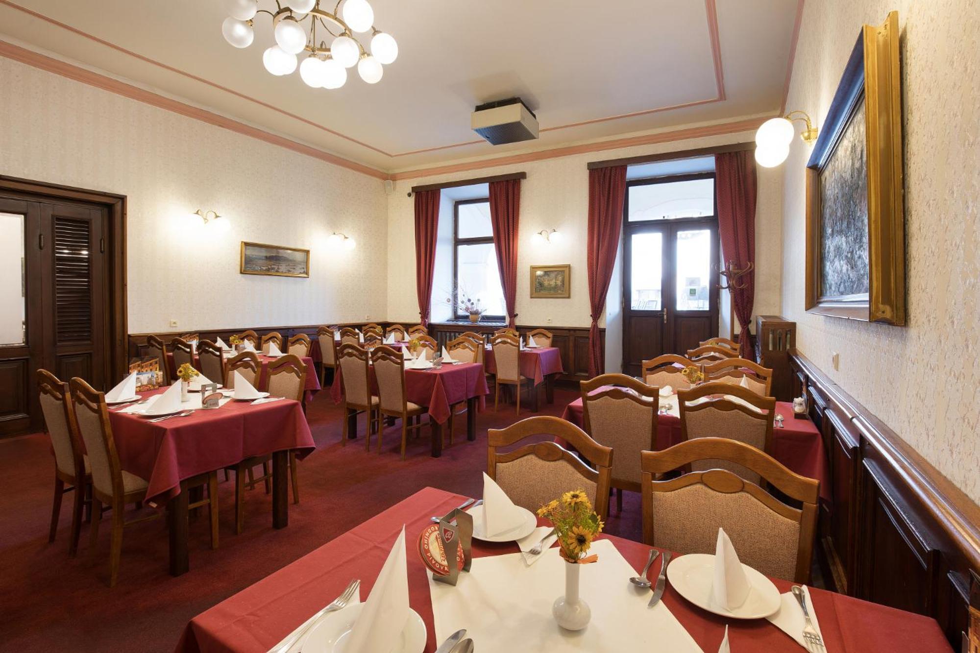 U Cerneho Orla Hotel