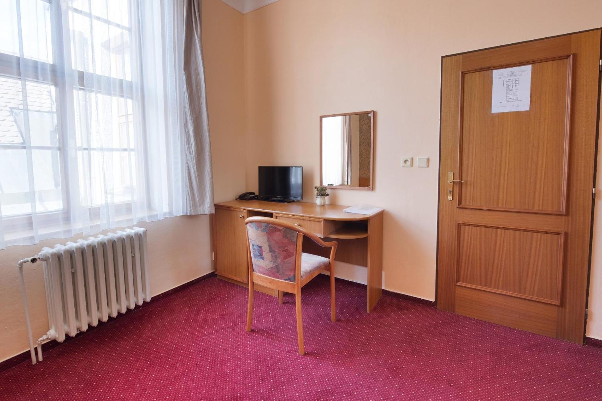 U Cerneho Orla Hotel 3*