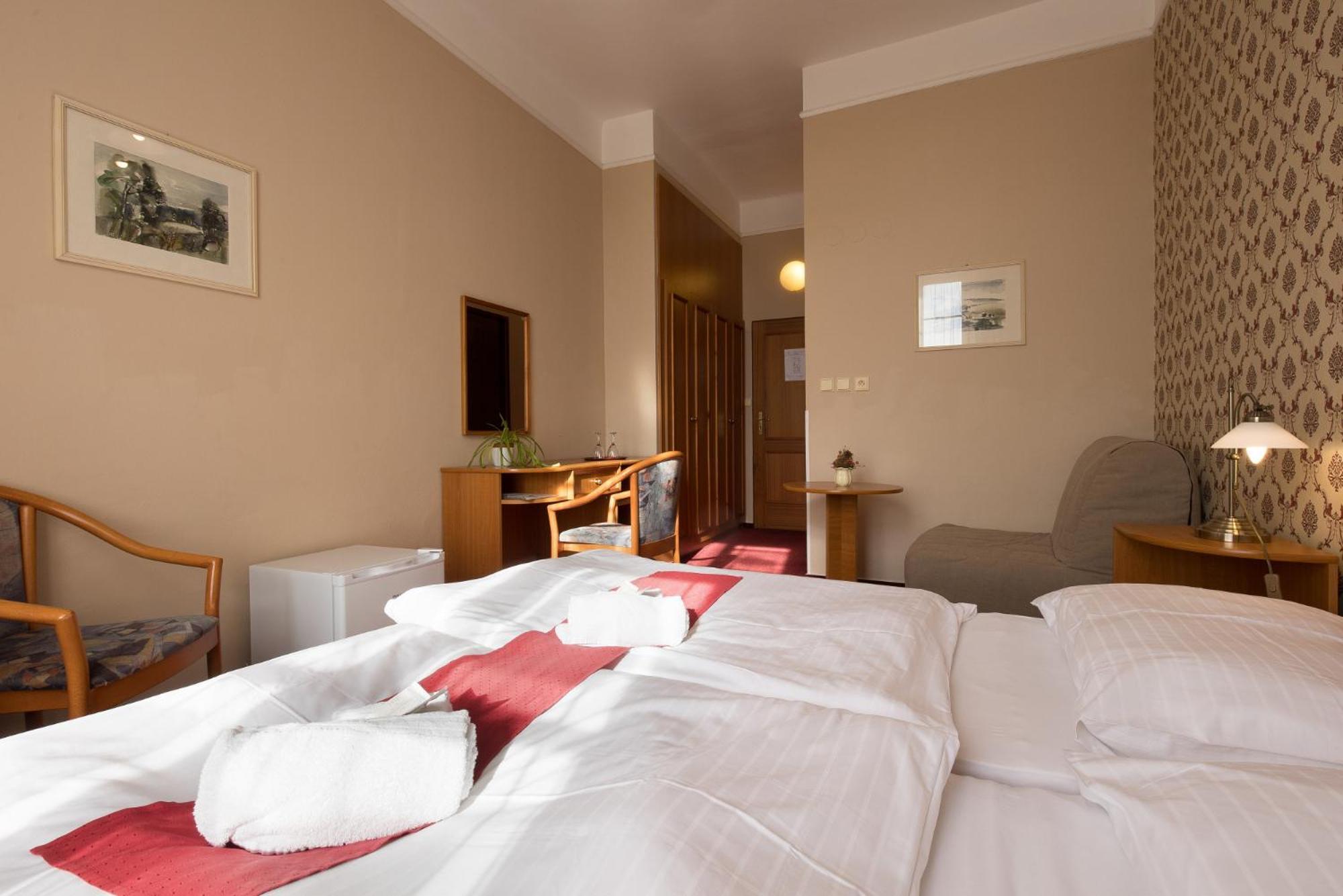 Hotel U Cerneho Orla 3*