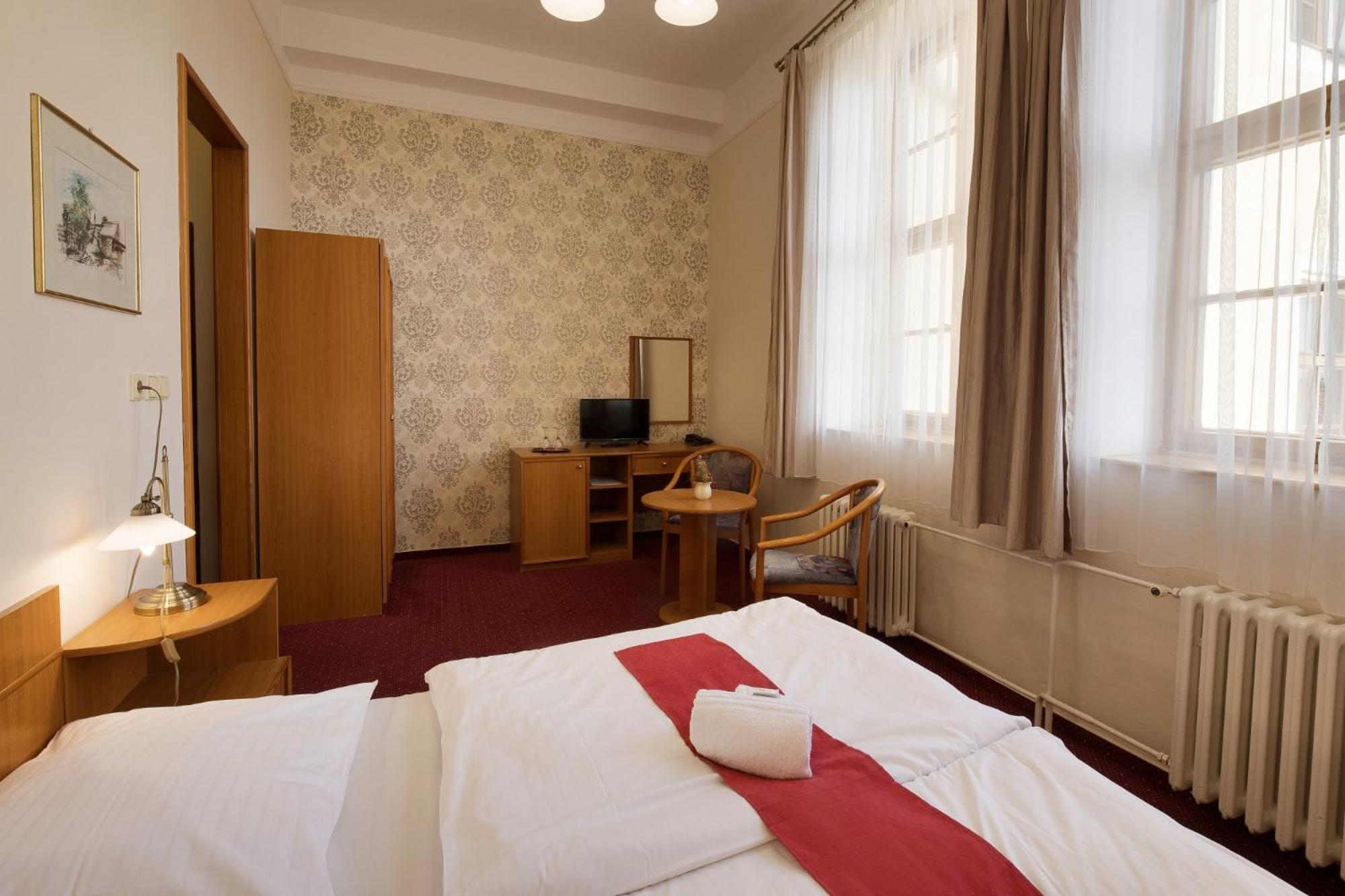 U Cerneho Orla Hotel